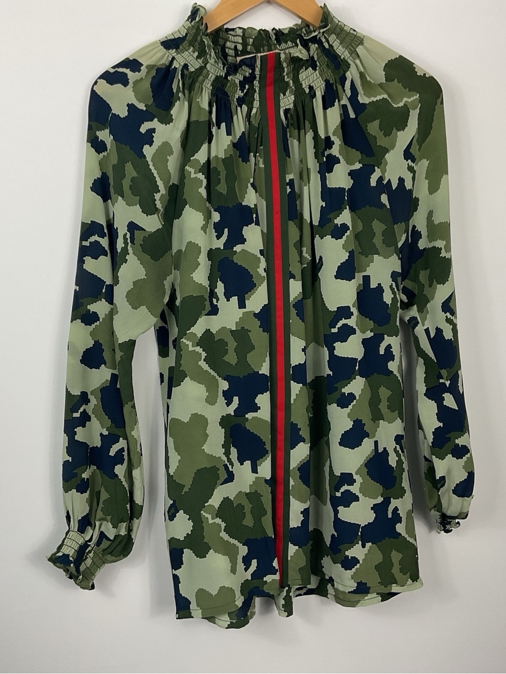 Rungolee Brooklyn Full Sleeve Silk Green Camo Blouse Womens Size Medium